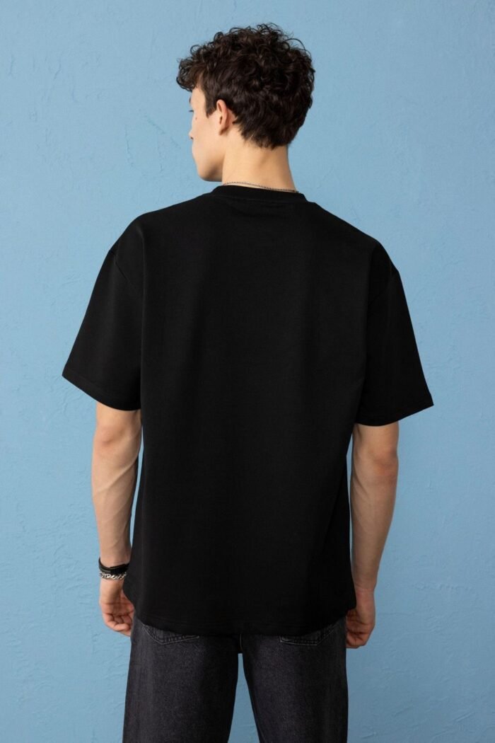 Minimal Baskılı Siyah Oversize Erkek T-shirt - Görsel 3