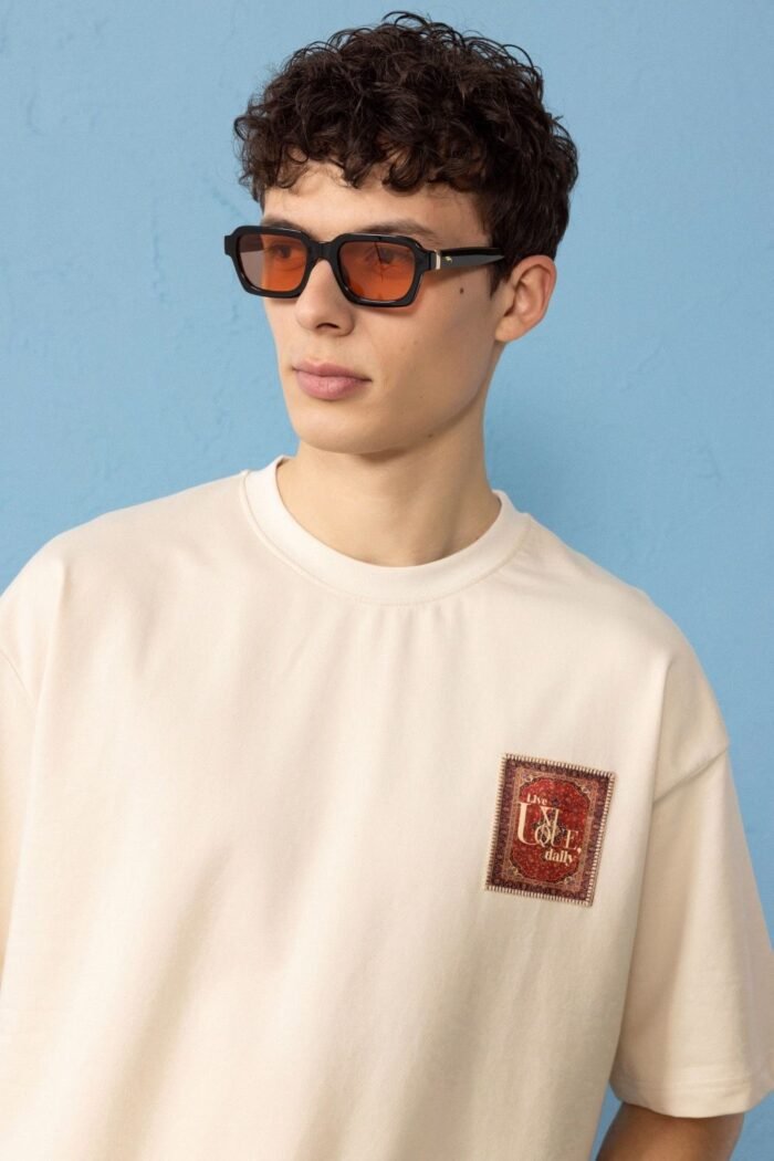 Halı Deseni İşlemeli Kırık Beyaz Oversize Erkek T-shirt - Görsel 3