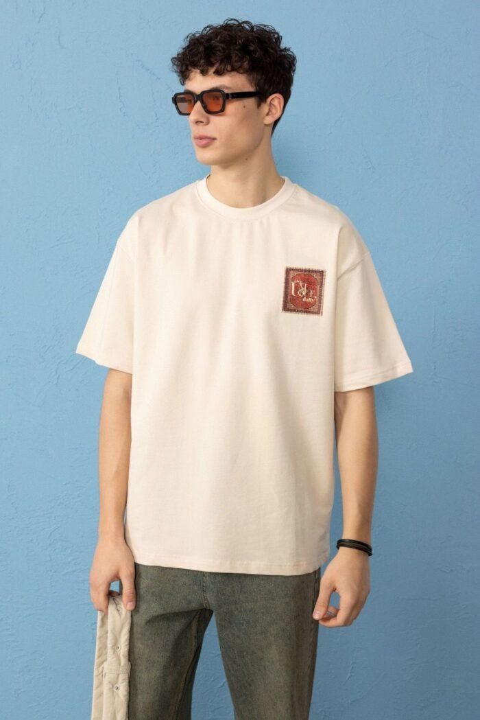 Halı Deseni İşlemeli Kırık Beyaz Oversize Erkek T-shirt - Görsel 1