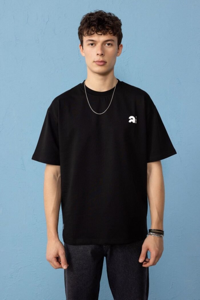Minimal Baskılı Siyah Oversize Erkek T-shirt - Görsel 1