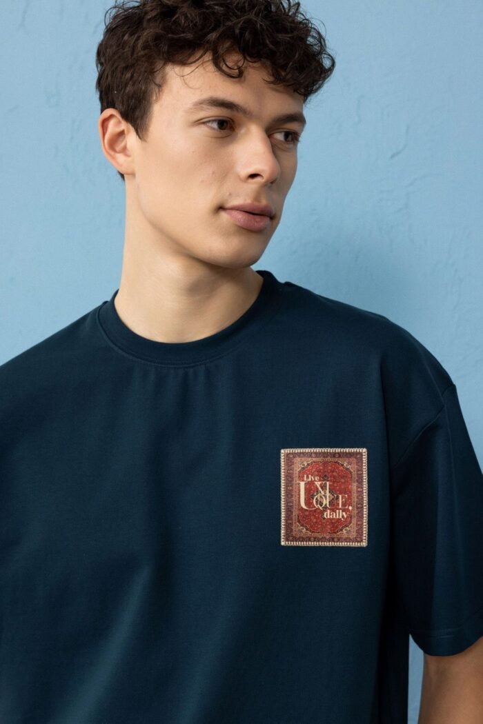 Halı Deseni İşlemeli Lacivert Oversize Erkek T-shirt - Görsel 2