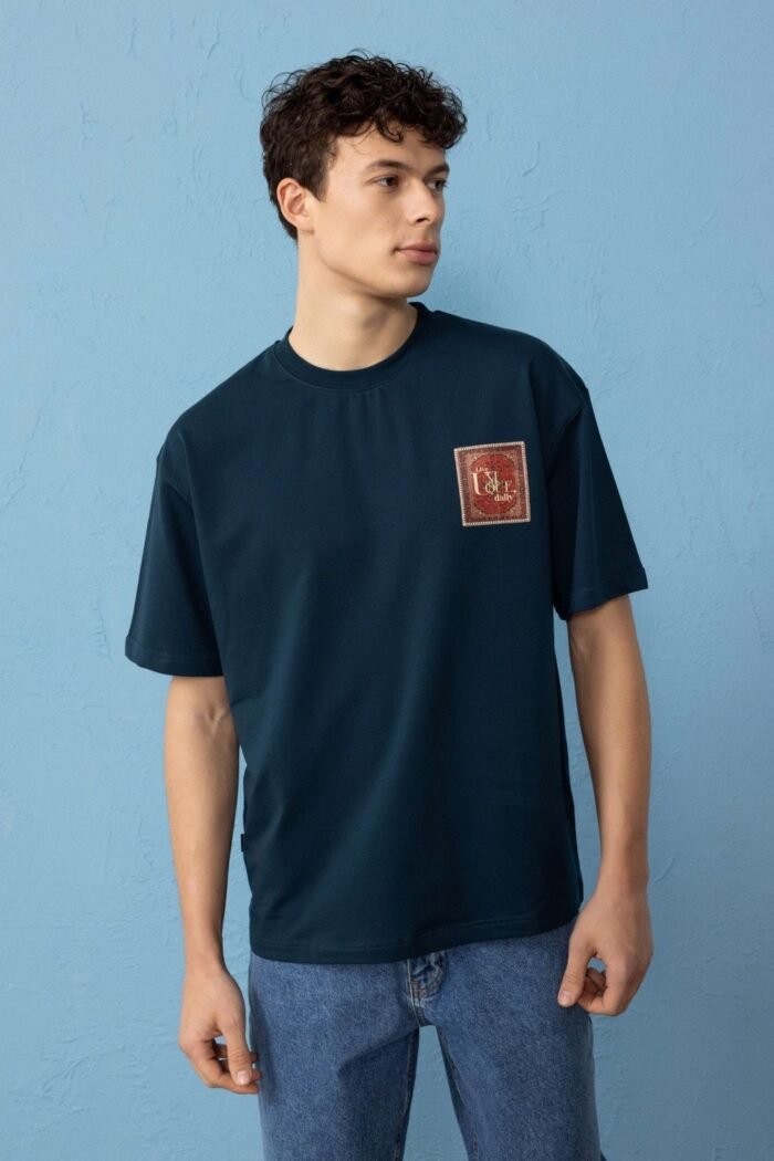 Halı Deseni İşlemeli Lacivert Oversize Erkek T-shirt - Görsel 1