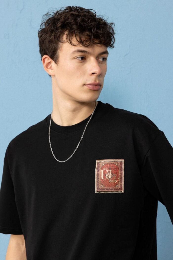 Halı Deseni İşlemeli Siyah Oversize Erkek T-shirt - Görsel 3
