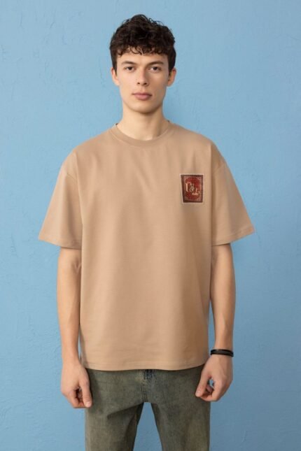 Halı Deseni İşlemeli Kahverengi Oversize Erkek T-shirt