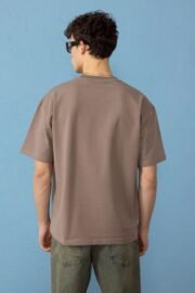 Minimal Baskılı Kahverengi Oversize Erkek T-shirt - Görsel 2