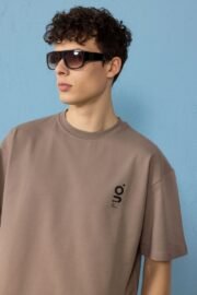Minimal Baskılı Kahverengi Oversize Erkek T-shirt
