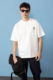 Minimal Baskılı Beyaz Oversize Erkek T-shirt
