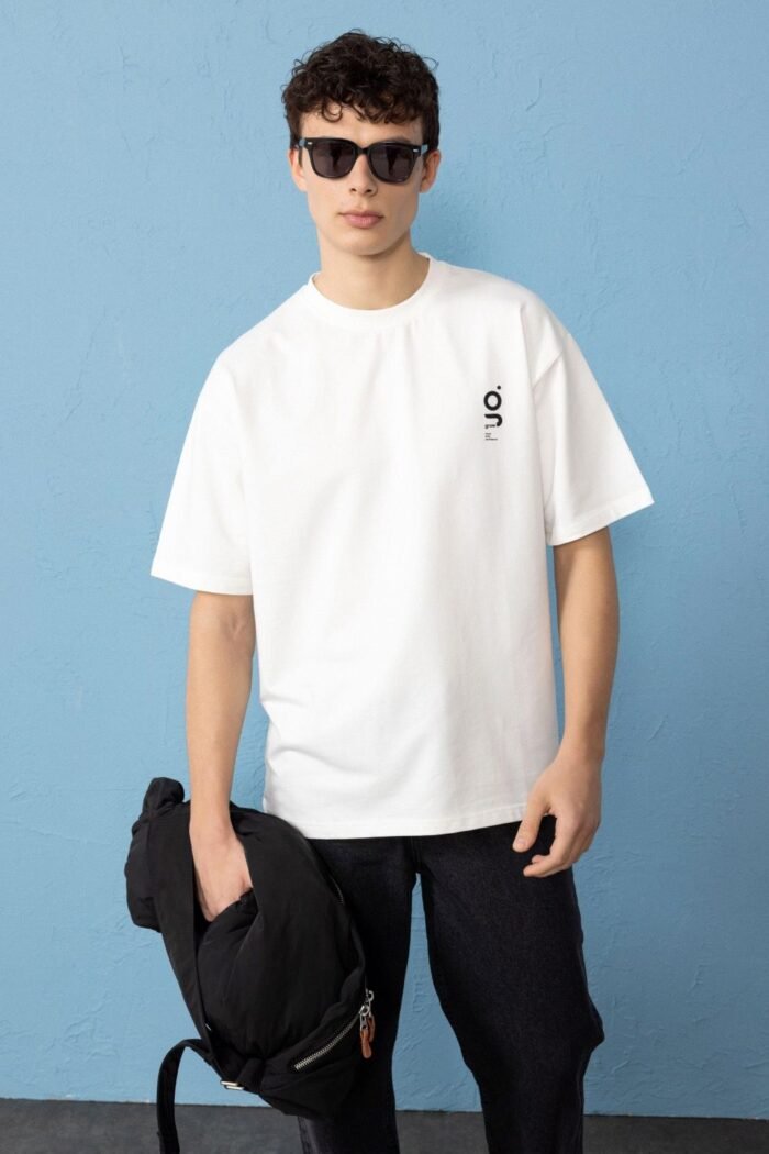 Minimal Baskılı Beyaz Oversize Erkek T-shirt - Görsel 1