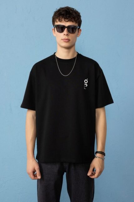 Minimal Baskılı Siyah Oversize Erkek T-shirt