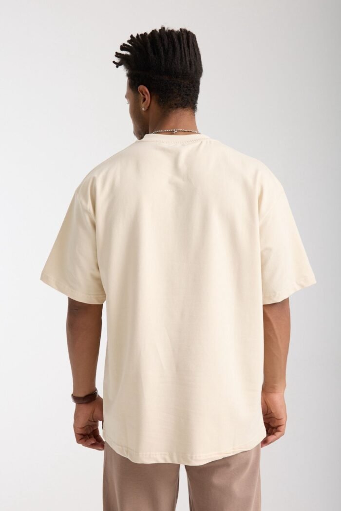 Minimal Baskılı Bej Oversize Erkek T-shirt - Görsel 4